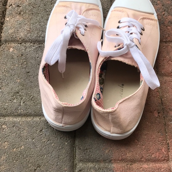 Wet seal Sneakers - Picture 3 of 8